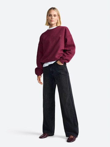 Rich & Royal Sweatshirt in Red: front