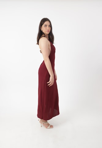 Elara Kjole i rød