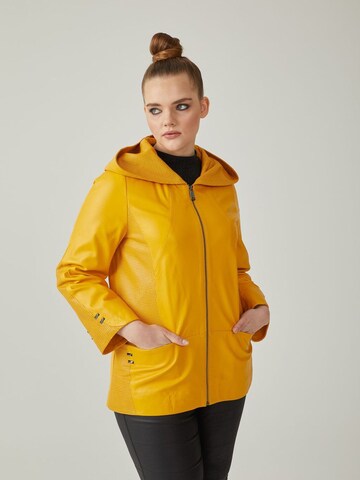 Ikigai the City Between-seasons coat in Yellow: front