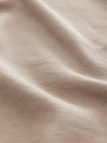 Tricou de la Next pe bej
