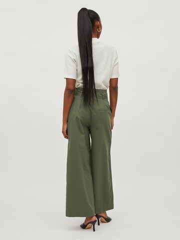 Wide leg Pantaloni 'Wilda' di VILA in verde