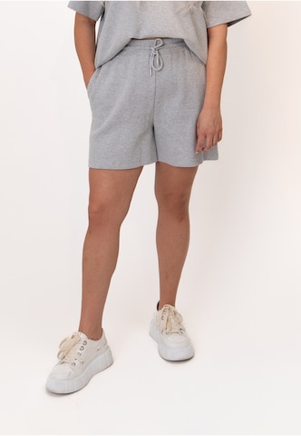 Loosefit Pantalon 'Elow' OH APRIL en gris : devant