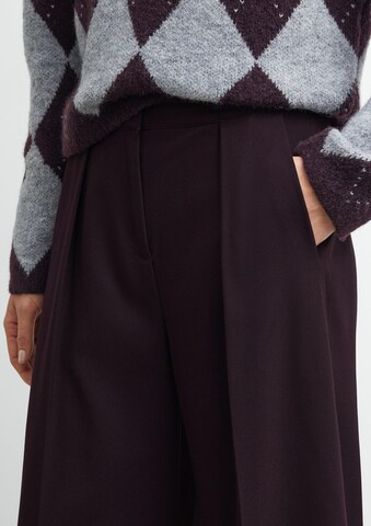 COMMA Wide leg Pleat-front trousers in Purple: front