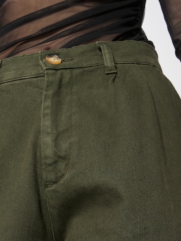 Loosefit Pantaloni con pieghe 'POSEY' di KnowledgeCotton Apparel in verde