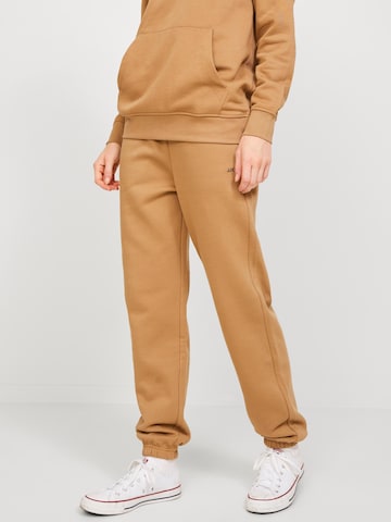 JJXX Tapered Pants 'Abbie' in Brown: front