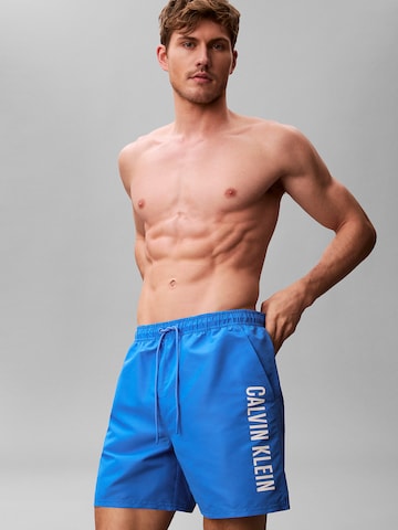 Regular Shorts de bain Calvin Klein Swimwear en bleu : devant