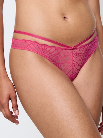 TRIUMPH - Tanga ' That Night In Vegas ' em rosa