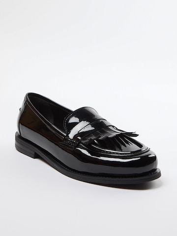 Chaussure basse Trendyol en noir : devant