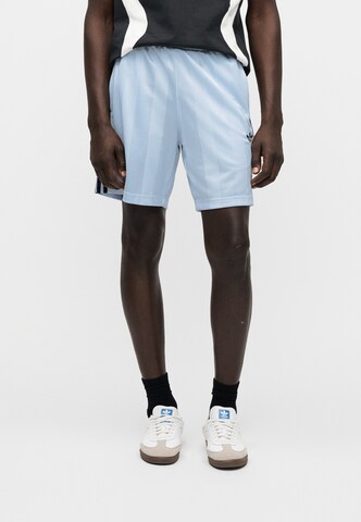 mėlyna ADIDAS ORIGINALS Laisvas Kelnės 'ENGINEERED': priekis
