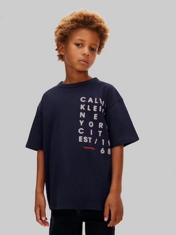 Tricou de la Calvin Klein Jeans pe albastru: față