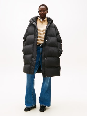 Tommy Hilfiger Curve Wintermantel in Zwart: voorkant