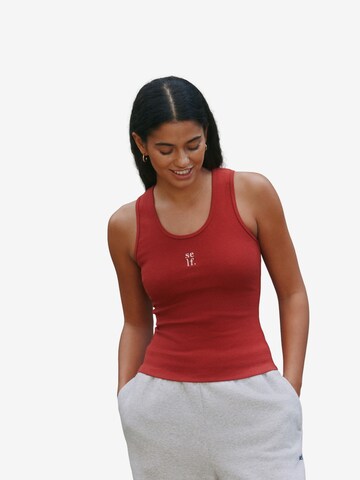 Top di self. in rosso: frontale