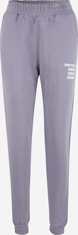 Public Desire Tapered Broek 'SLOGAN' in Lila: voorkant