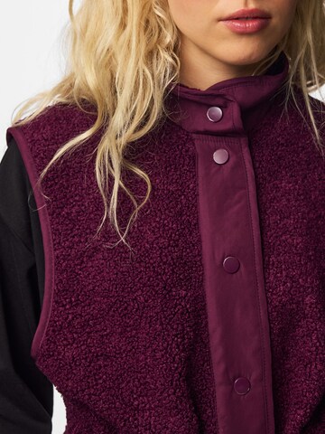Gilet 'KATTY' di PIECES in rosso