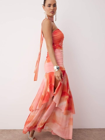 Trendyol Вечернее платье в Ярко-розовый