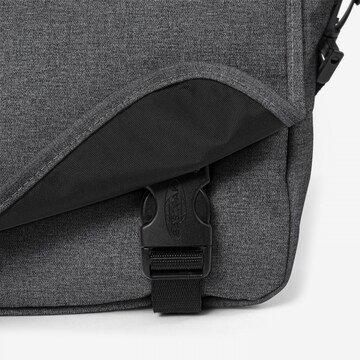 EASTPAK Torba preko telesa | črna barva