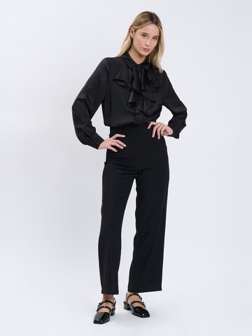 Influencer Blouse in Black