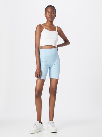 Girlfriend Collective Skinny Shorts in Blau