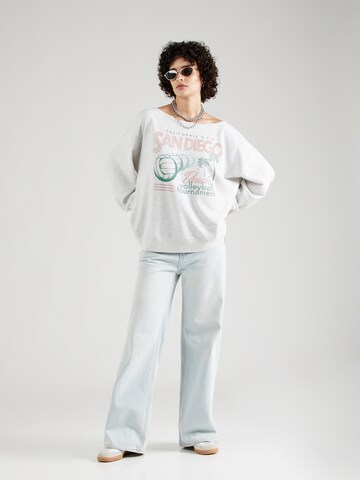 HOLLISTER Sweatshirt 'ESSENTIAL TREND' in Grau