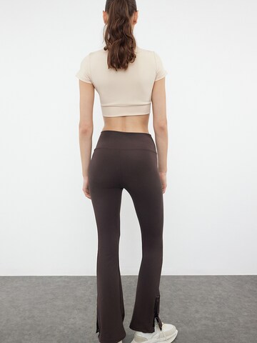 Trendyol Flared Παντελόνι σε καφέ