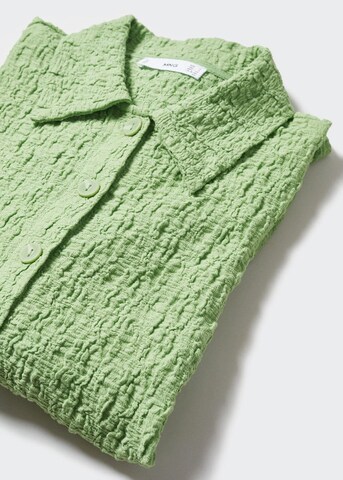 Bluză 'crunchy' de la MANGO pe verde
