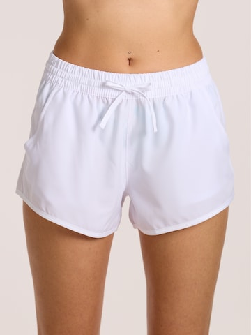 Shorts de bain OLYMPIA en blanc : devant