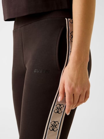 GUESS Regular Sportbroek 'V2YB15KB3P2' in Bruin