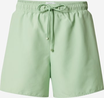 DAN FOX APPAREL Обычный Плавательные шорты 'Yigit' в Зеленый: спереди