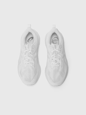 ASICS Обувь для бега 'Novablast 5' в Белый