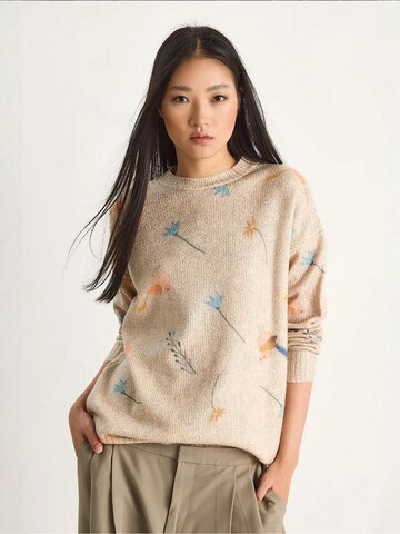 Bianco Lucci Sweater in Beige: front