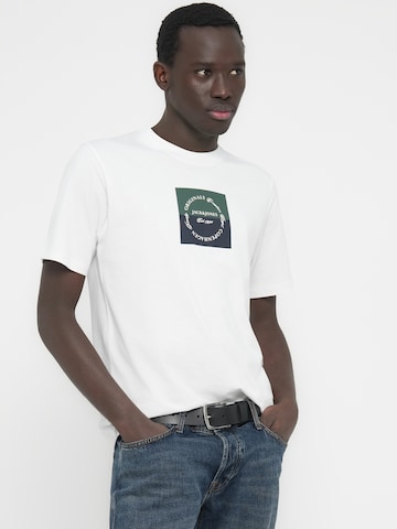 Maglietta 'JORCATSKILLS' di JACK & JONES in bianco