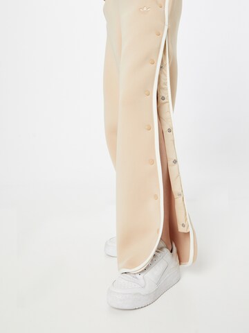 Loosefit Pantaloni 'Spacer With Binding Details' di ADIDAS ORIGINALS in beige