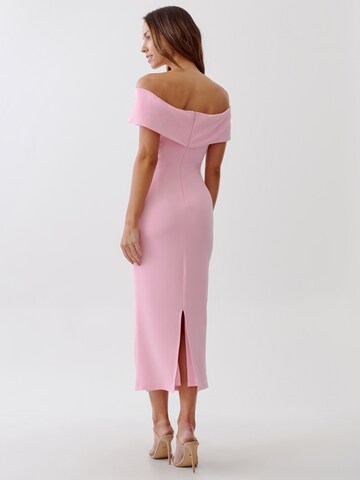 Robe de cocktail 'BEAU' Tussah en rose : derrière