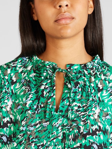 ONLY Carmakoma - Blusa en verde