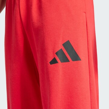 ADIDAS SPORTSWEAR Loosefit Sportovní kalhoty 'Essentials' – červená