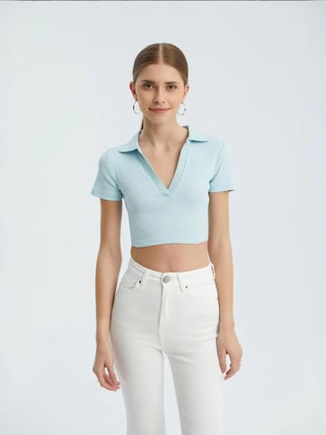 T-shirt Hiccup en bleu : devant