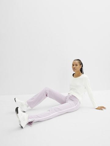bonprix Slimfit Broek in Lila: voorkant