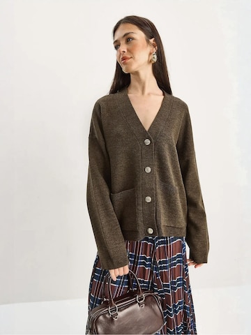 Bianco Lucci - Casaco de malha em castanho