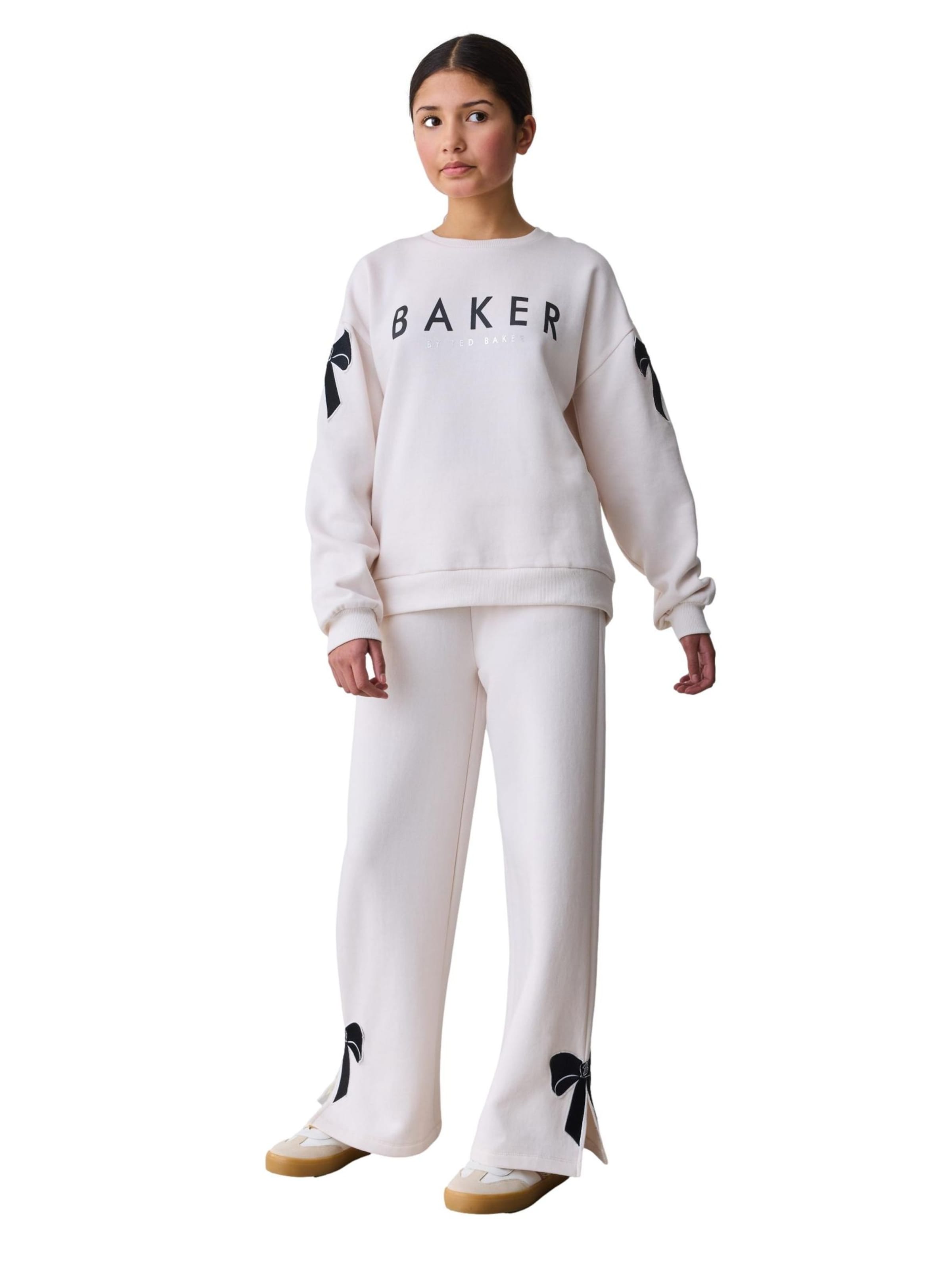 Trening de la Baker by Ted Baker pe bej: față