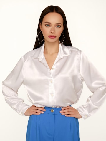 Anushka - Camiseta talla grande en blanco: frente