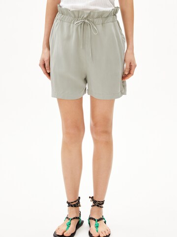 ARMEDANGELS Loosefit Broek 'VAANNA LINO' in Groen: voorkant
