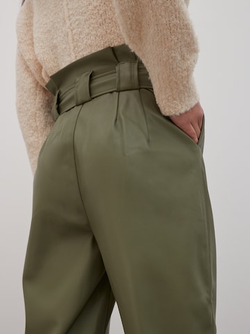 EDITED Loose fit Pleated Pants 'Margit' in Green