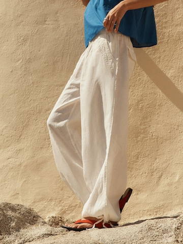 Wide leg Pantaloni di Bhoem in beige