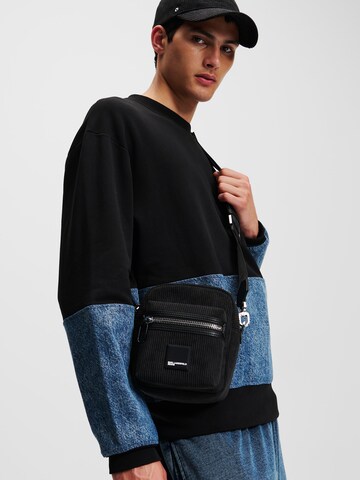KARL LAGERFELD JEANS Crossbody bag 'Corduroy' in Black: front