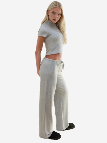 Hiccup - Perna larga Calças em cinzento