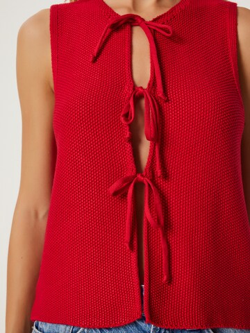 Happiness İstanbul Strickweste in Rot