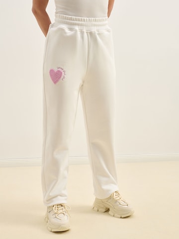 Sálea Tapered Παντελόνι σε λευκό: μπροστά