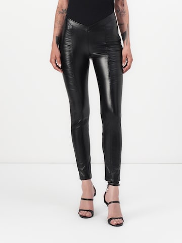 PINKO Skinny Leggings in Black: front
