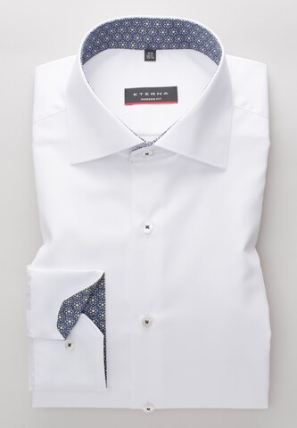 Coupe regular Chemise ETERNA en blanc