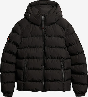 Superdry - Chaqueta de invierno 'Hooded Sports Puffer Jacket SDM5011905A' en negro: frente